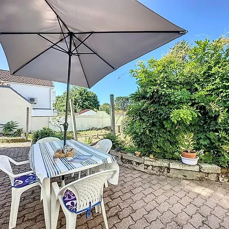 Les Volets Bleus By Interhome Tatil Evi