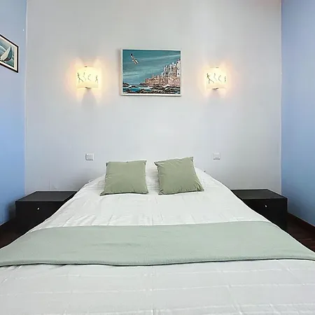 Les Volets Bleus By Interhome Tatil Evi *